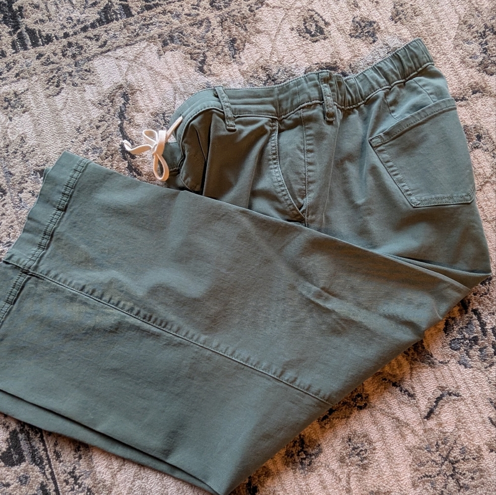 Torrid Cropped Wide Leg Pants. Size 1